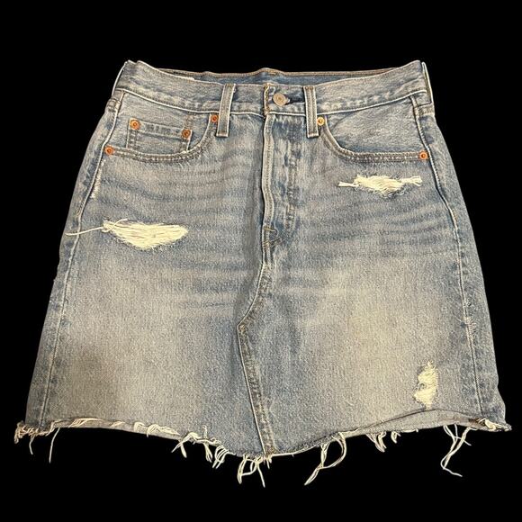 Levi’s Distressed Denim Skirt Size 27/4 Frayed Light Wash Baddie Biker Gothic - Picture 1 of 7